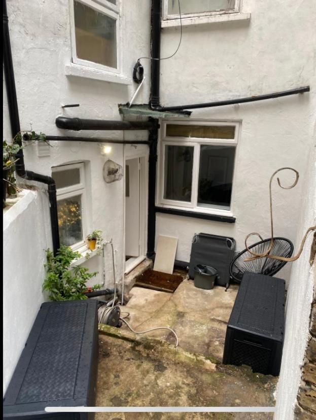 Central Private Double Bedroom In A 2Bedroom Apartment, Connected Via Underground, Overground And Many Bus Routes 伦敦 外观 照片