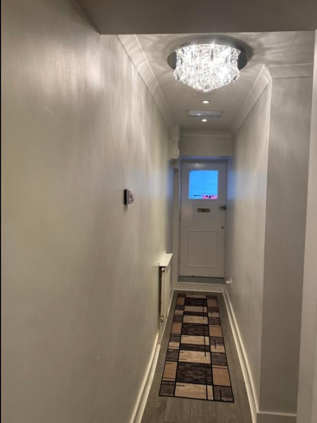 Central Private Double Bedroom In A 2Bedroom Apartment, Connected Via Underground, Overground And Many Bus Routes 伦敦 外观 照片