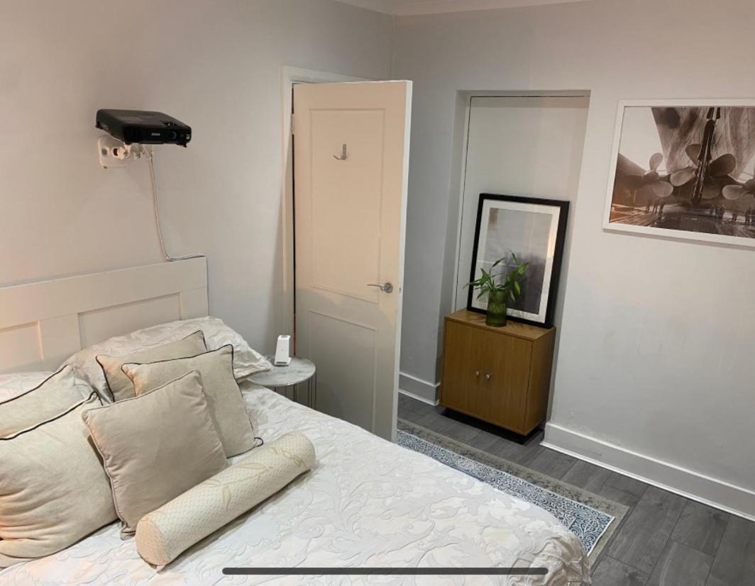 Central Private Double Bedroom In A 2Bedroom Apartment, Connected Via Underground, Overground And Many Bus Routes 伦敦 外观 照片