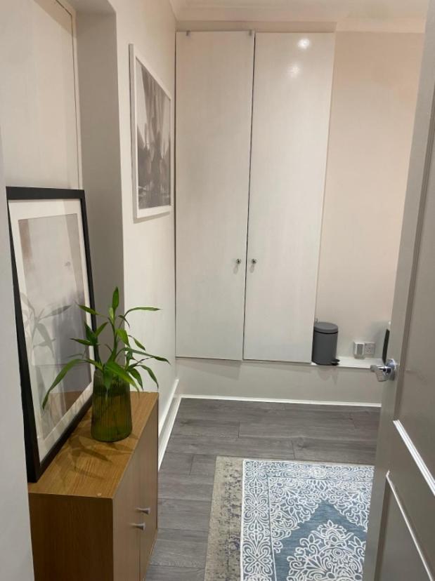 Central Private Double Bedroom In A 2Bedroom Apartment, Connected Via Underground, Overground And Many Bus Routes 伦敦 外观 照片